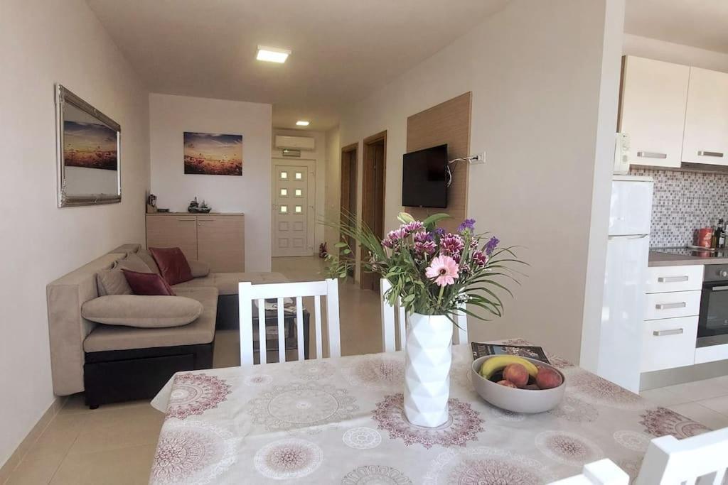 Infinity, Free Parking Apartment