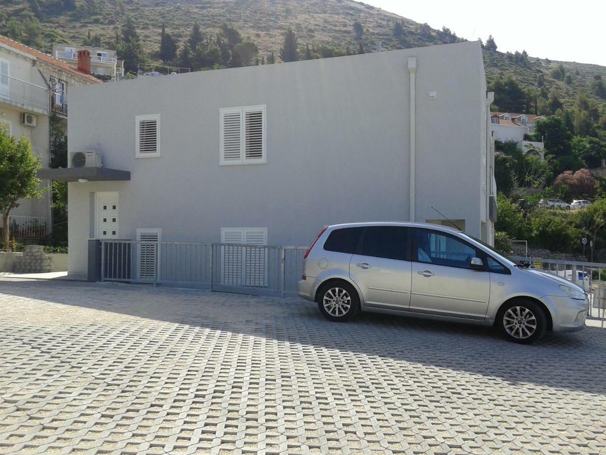 Apartment Infinity, Free Parking